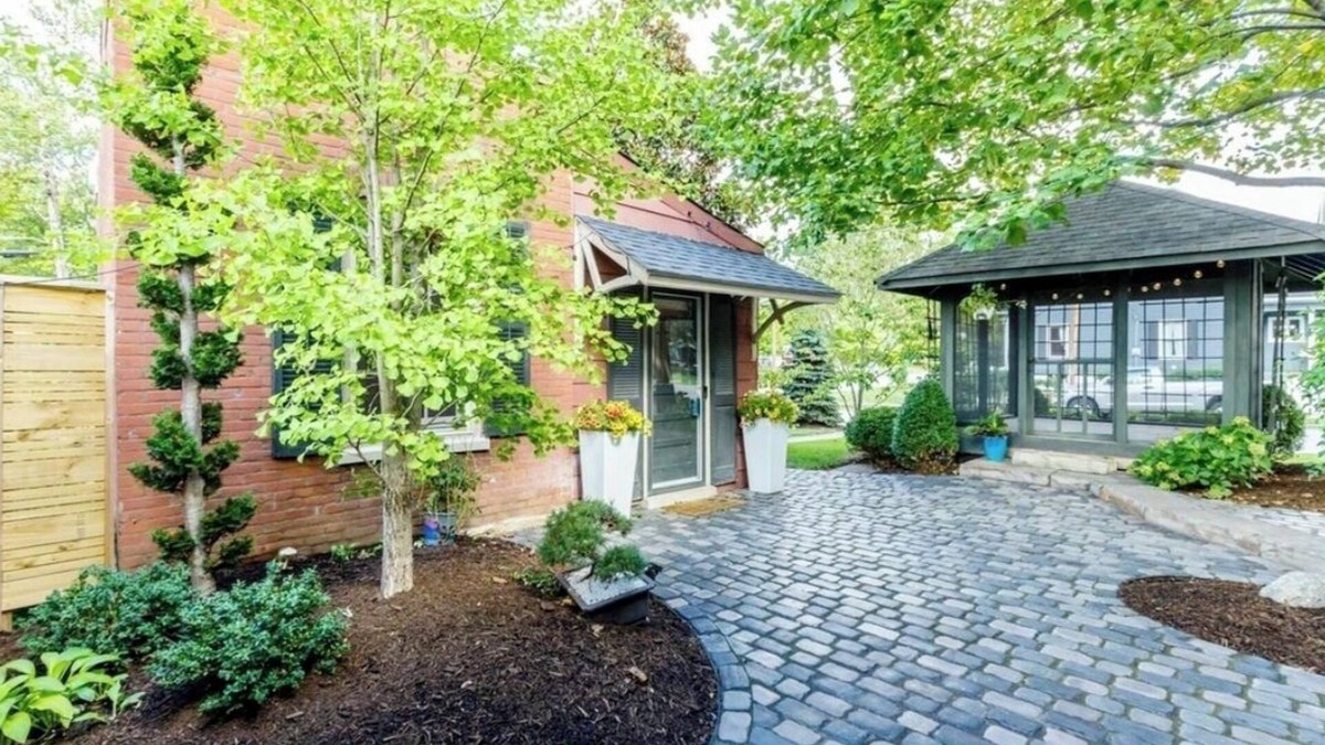 St. Charles Historic District House | 🌟 Adorable Historic 🏠 in the ❤️ of St. Charles 🌟