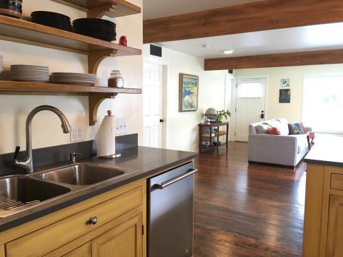 Creswell House | Adorable Home on the Park 10 Miles South of Eugene
