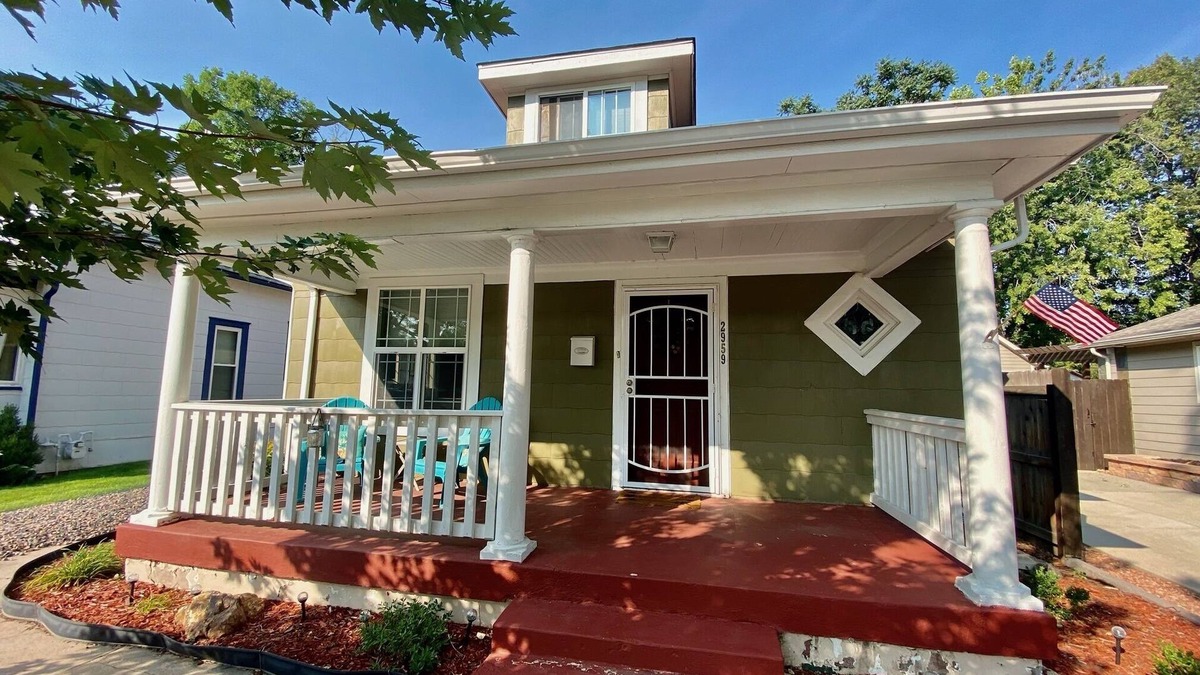 Englewood House | Adorable House in South Denver!