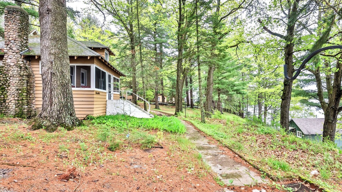 Lake Tomahawk Cabin | Adorable House on the Minocqua Chain!