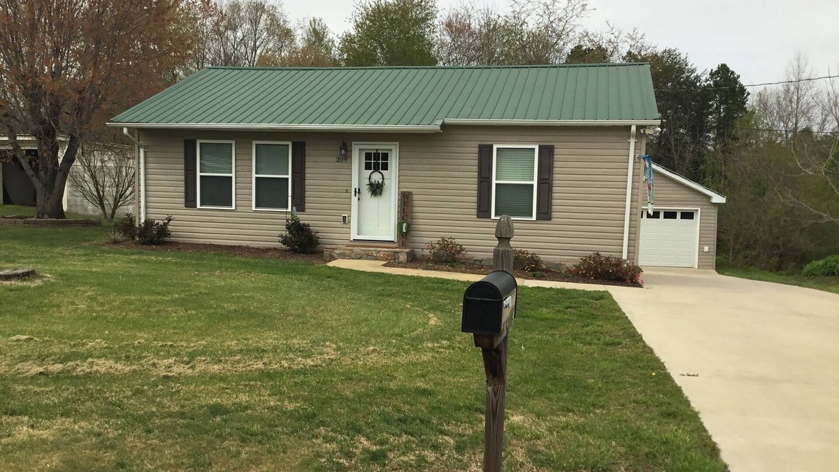Hudson Cottage | Adorable “Hudson Hideaway Cottage”