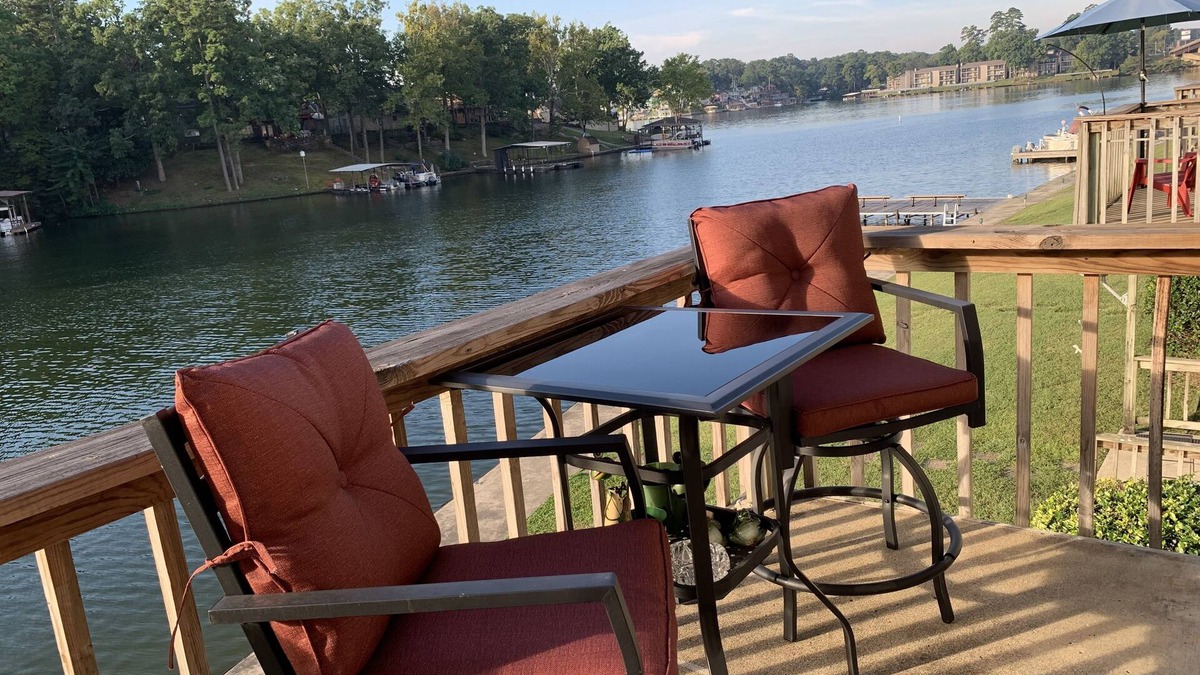 Mid America Condo | Adorable Lake Getaway