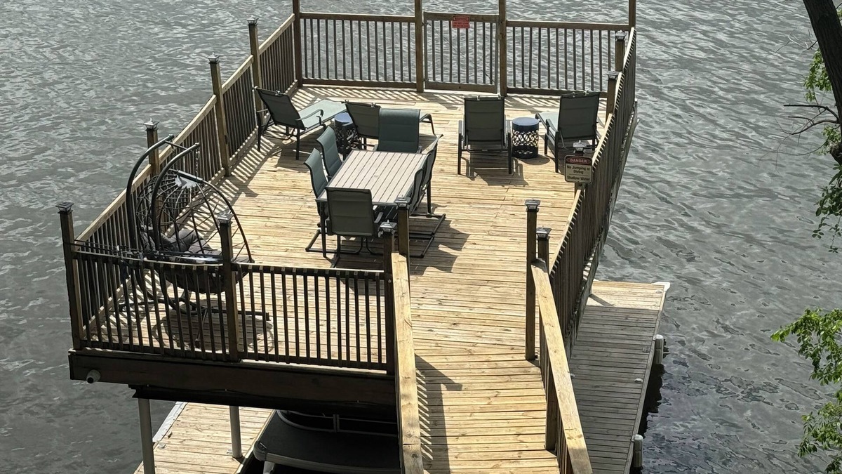 Monticello House | Adorable Lake Home on Lake Shafer-optional Pontoon, 2 Decks, great amenities!