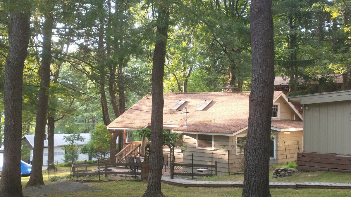 Tafton Ski Chalet | Adorable lake home with 2 bedrooms and sleep in loft with full size beds