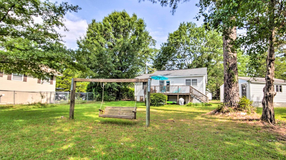 Chapin Cottage | Adorable Lakefront Cottage w/Dock & Grill!