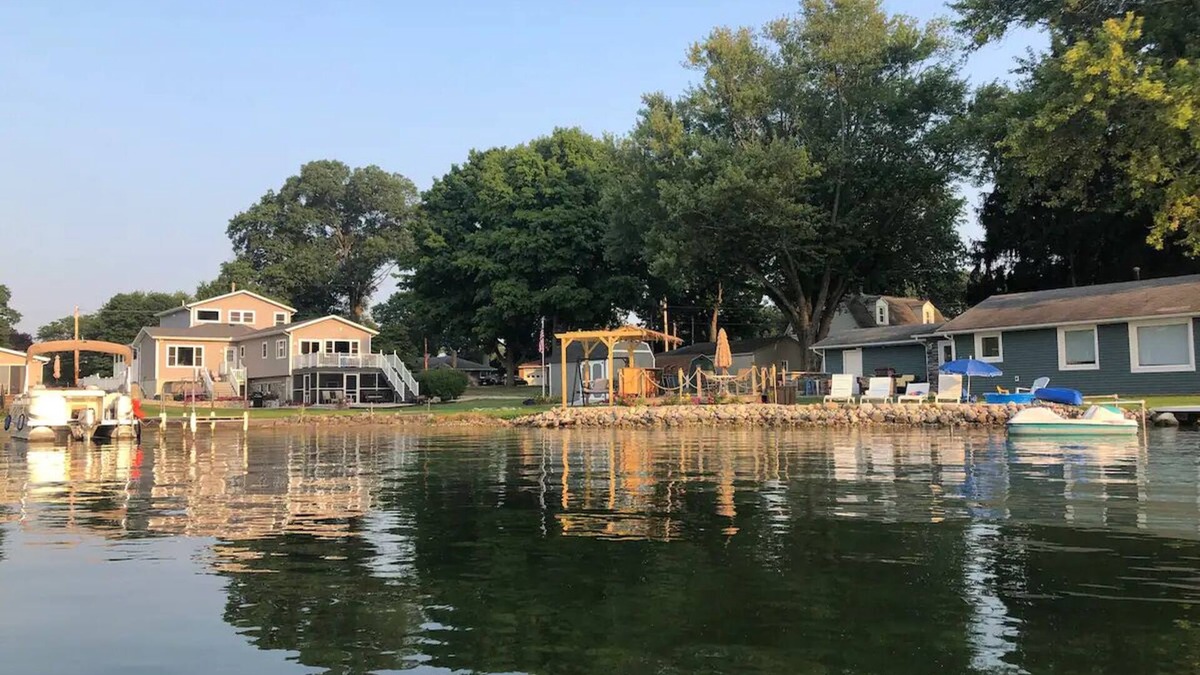 Simonton Lake Apartment | Adorable Lakeside Dream Studio on Simonton Lake