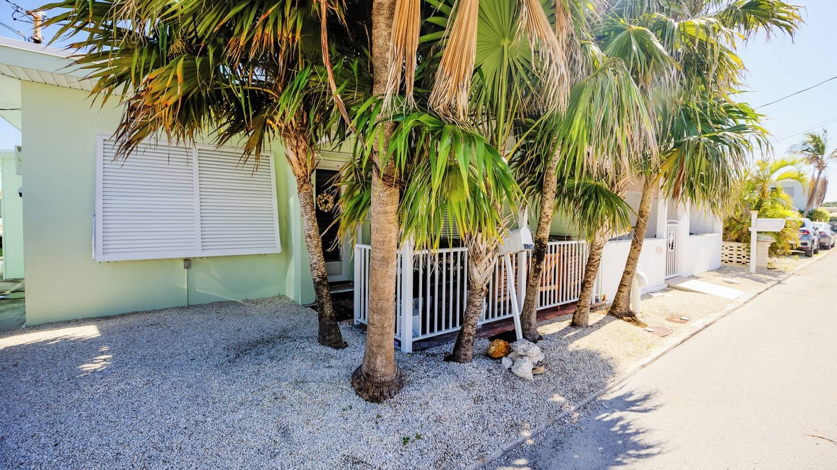 Little Venice House | Adorable Little Venice 1 Bedroom Cottage with dockage!