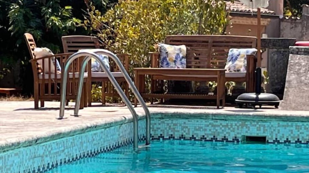 Quartier des Espesses House | Adorable Maisonnette Avec Jardin-patio et Piscine