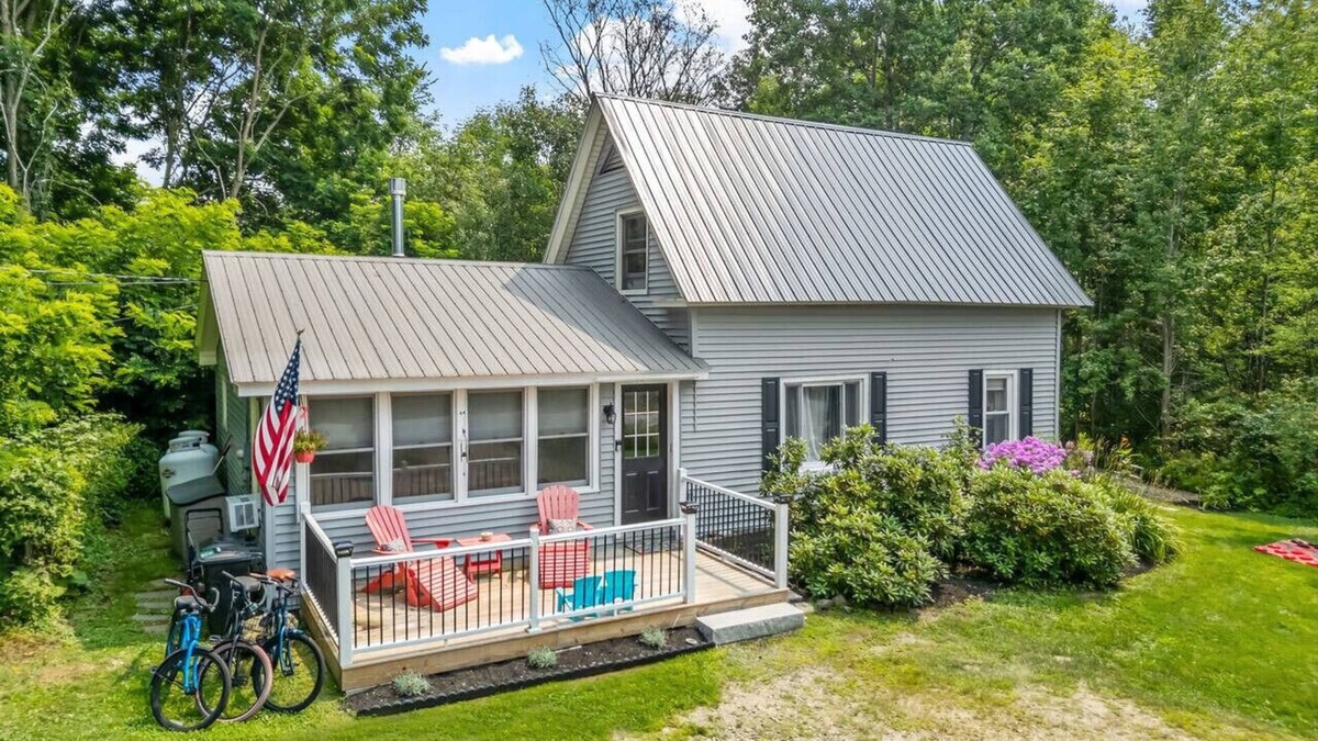 Jefferson House | Adorable Mountain View New Englander