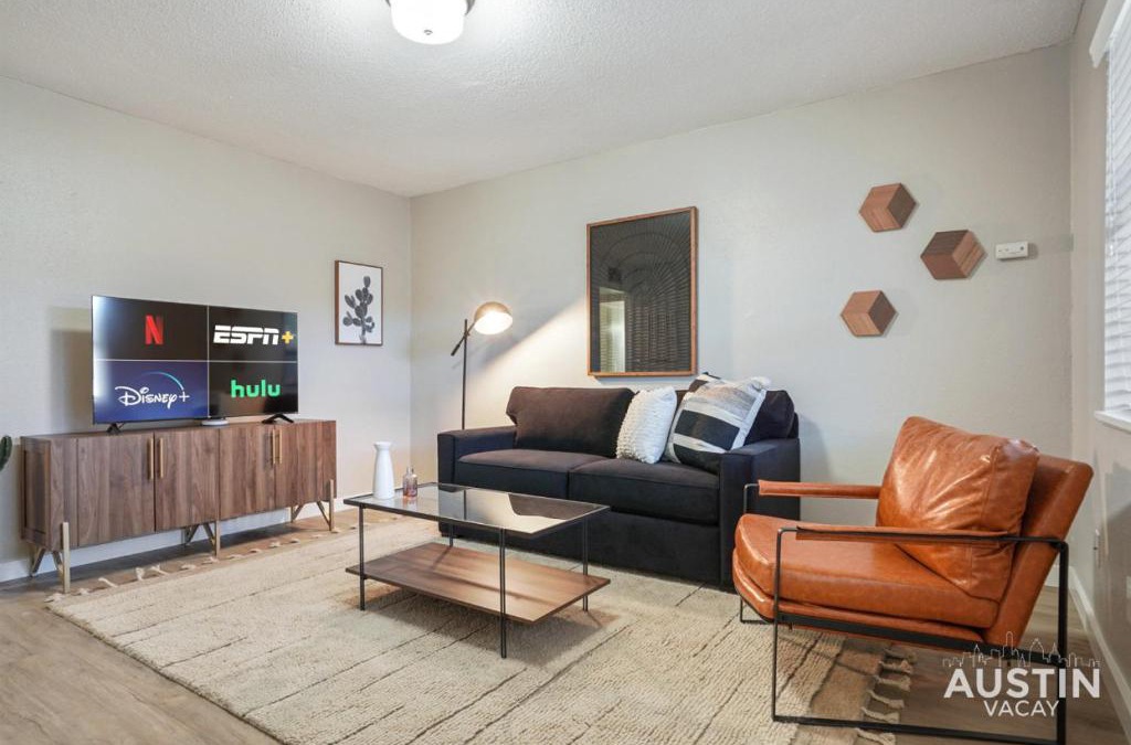 Brentwood Apartment | Adorable N Lamar Living, Pool and Comfort for All