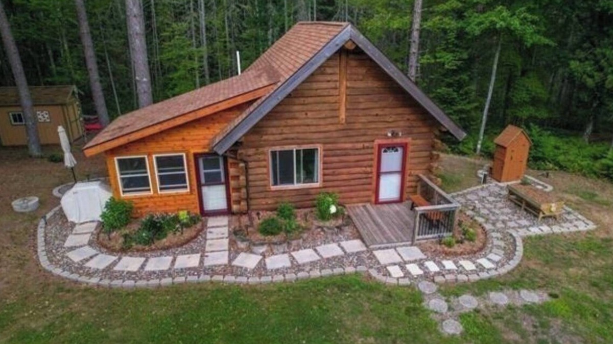 Iron River Cabin | Adorable Northwoods cabin