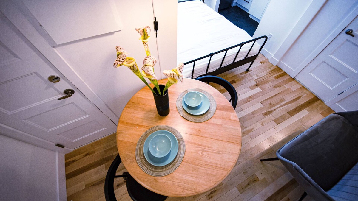 Gay Village Apartment | Adorable One Bed Apt 96% Walking Score in Downtown Close to Metro