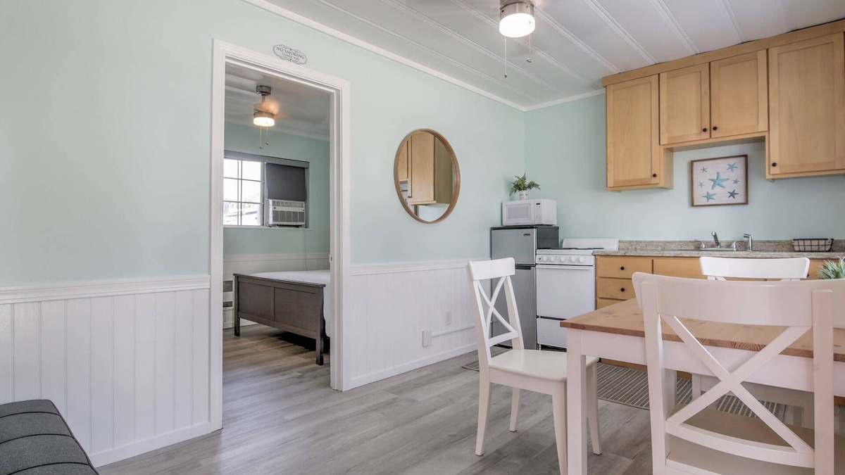 Walnut Grove Cottage | Adorable One Bedroom Cottage along the Sacramento River