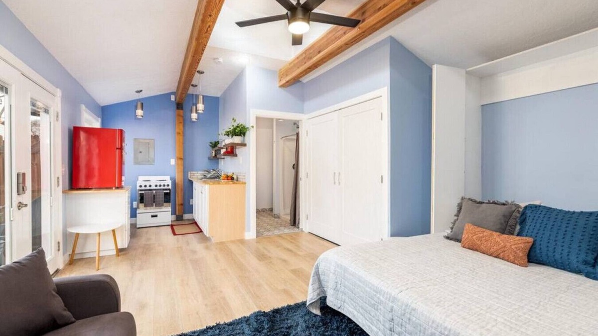 East Central House | Adorable & Pet Friendly-Close to U and Downtown!