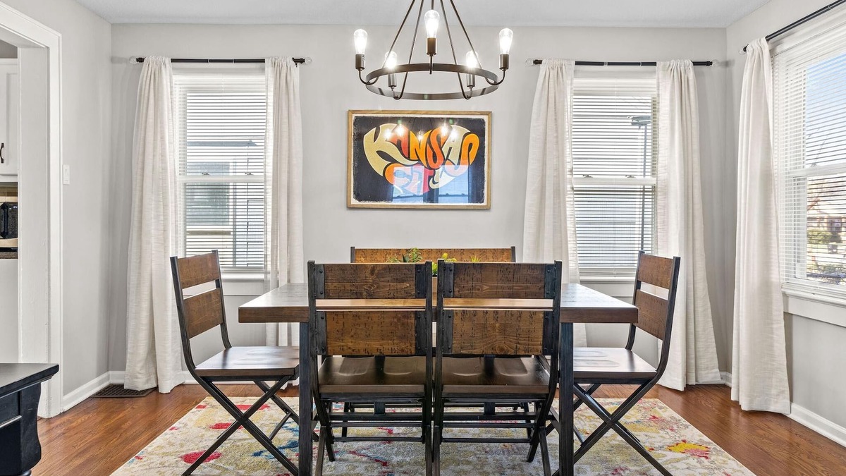 Ward Parkway House | Adorable Pet Friendly Waldo Bungalow