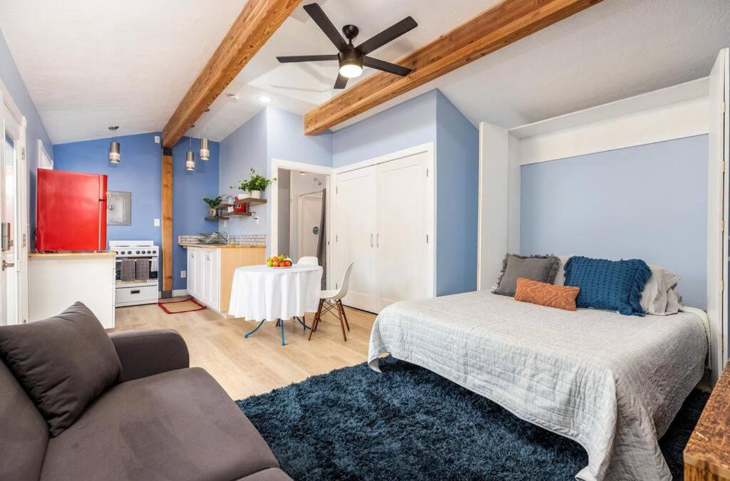 East Central Villa | Adorable & Pet Friendly-Close to U and Downtown!