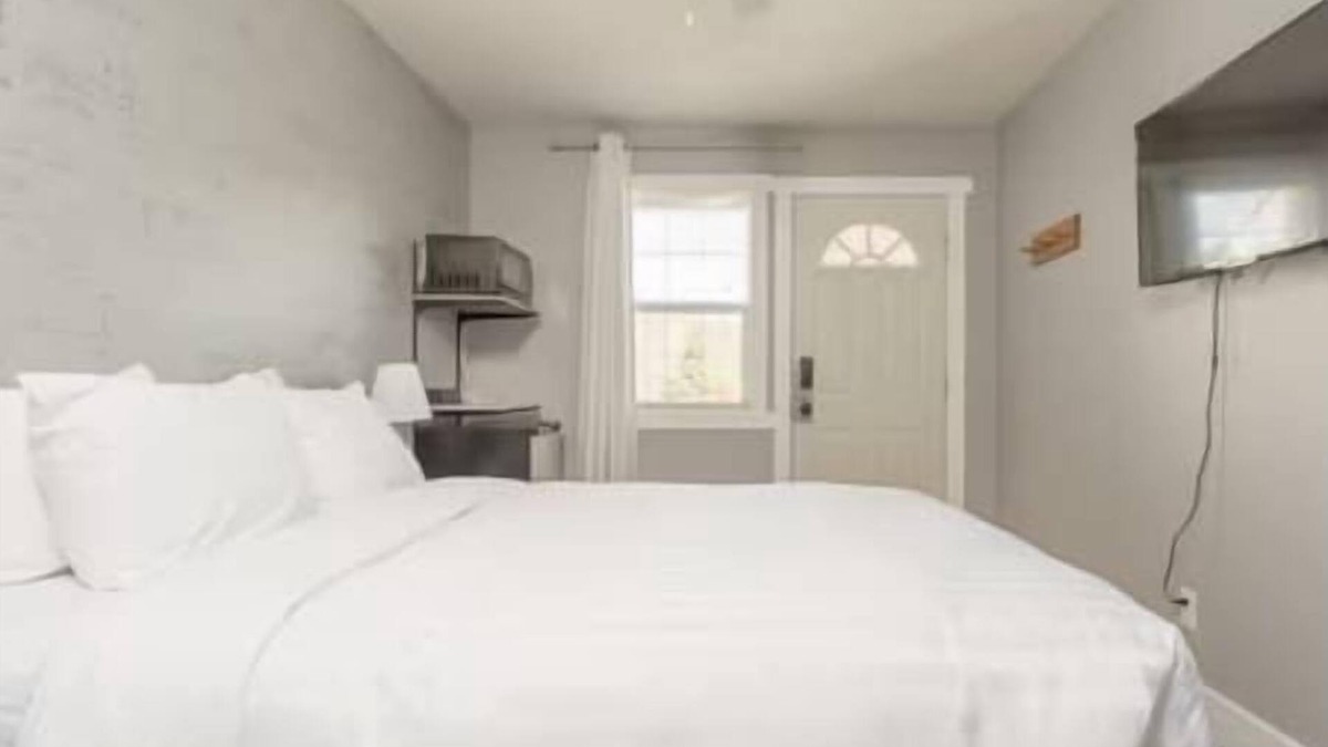 East Kootenay Apartment | Adorable place with free parking