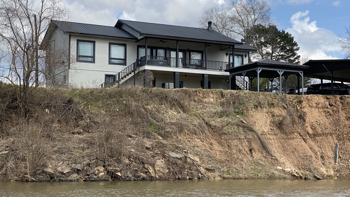 Fairbanks House | Adorable rustic home on Darbonne Bayou