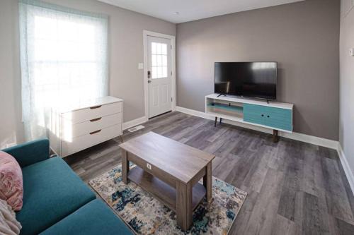 Evansville Apartment | Adorable Stylish 1bed 1 bath
