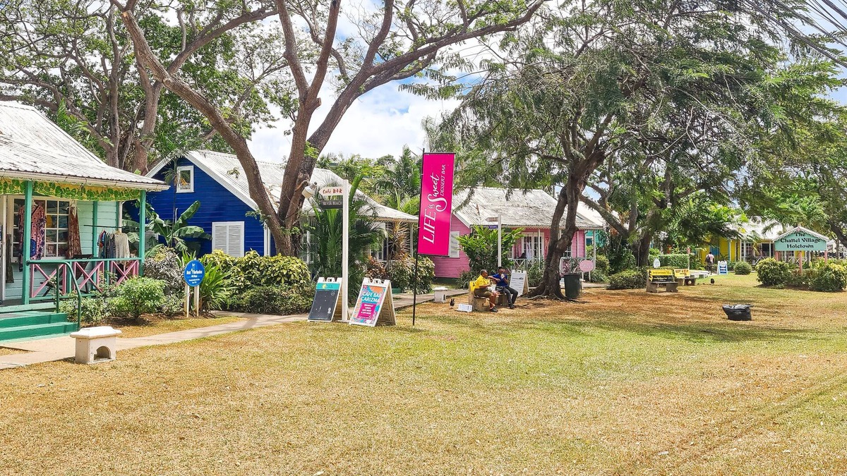 Sandy Lane Cottage | Adorable Sunset Crest Home Near the Beach, Communal Pool, Full Kitchen, SmartTV