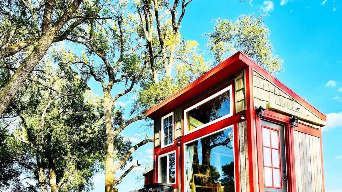 Burbank House | Adorable (Teeny!) Tiny House, Beautiful Views