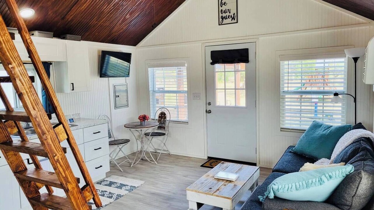Potosi House | Adorable tiny house (with loft!) near Potosi Live