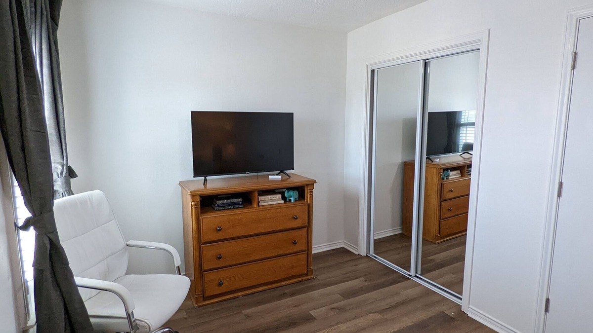 Midland House | Adorable Townhome
