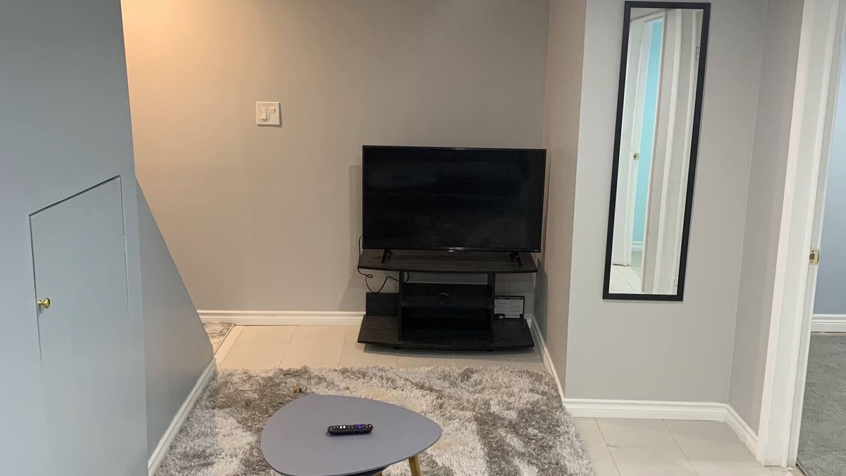 South Central House | Adorable two bedrooms unit with sperate entrance close to everywhere