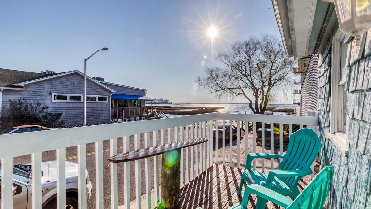Midtown Ocean City Cottage | Adorable, waterfront beach cottage w/bay view, full kitchen, & free WiFi