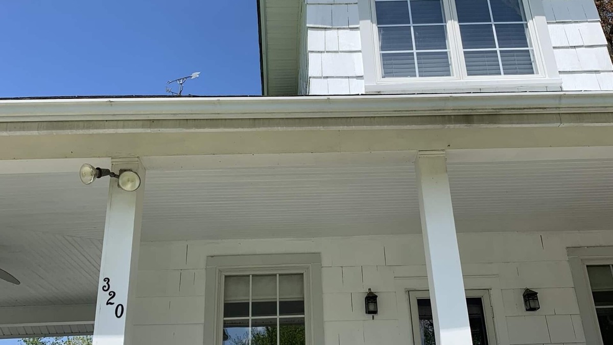 Mayo House | Adorable waterside cottage with pool Beach community