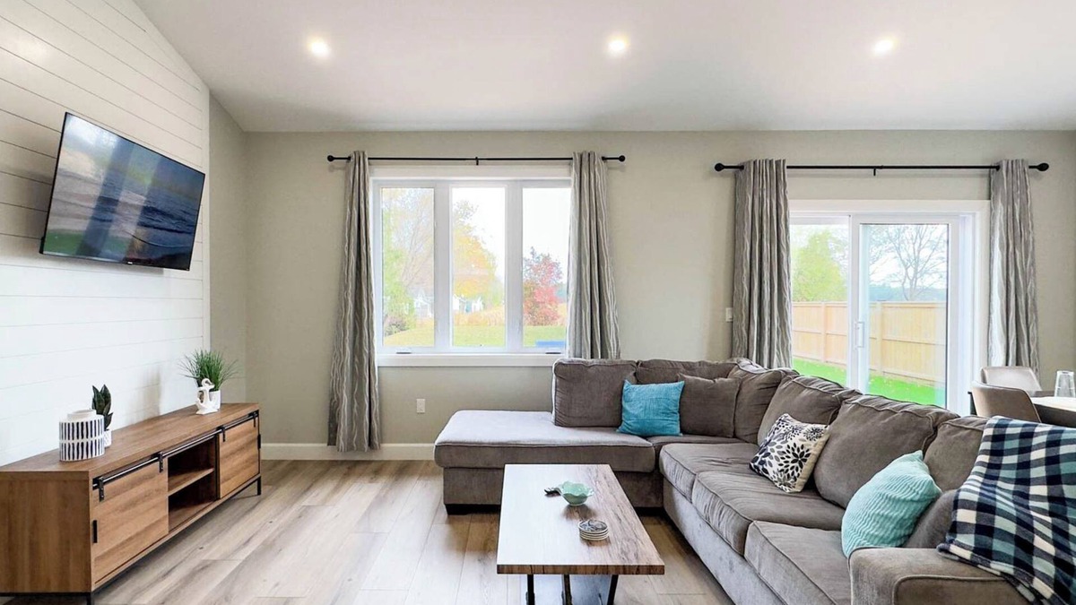 Bayfield Cottage | Adore the Shore - King Bed!
