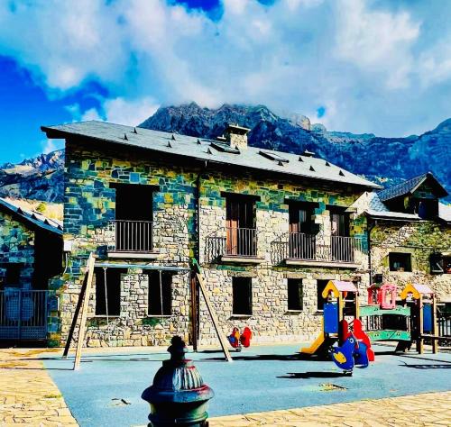 Hoz de Jaca Ski Chalet | Adosado Las Cumbres de Hoz
