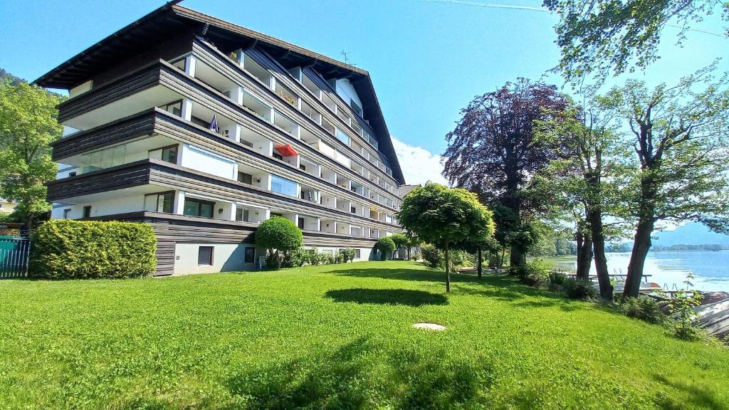 Steindorf am Ossiacher See Apartment | ADRIAN Seeblick Appartement Hänsel u Gretel am Ossiacher See mit direktem Seezugang, Hallenbad