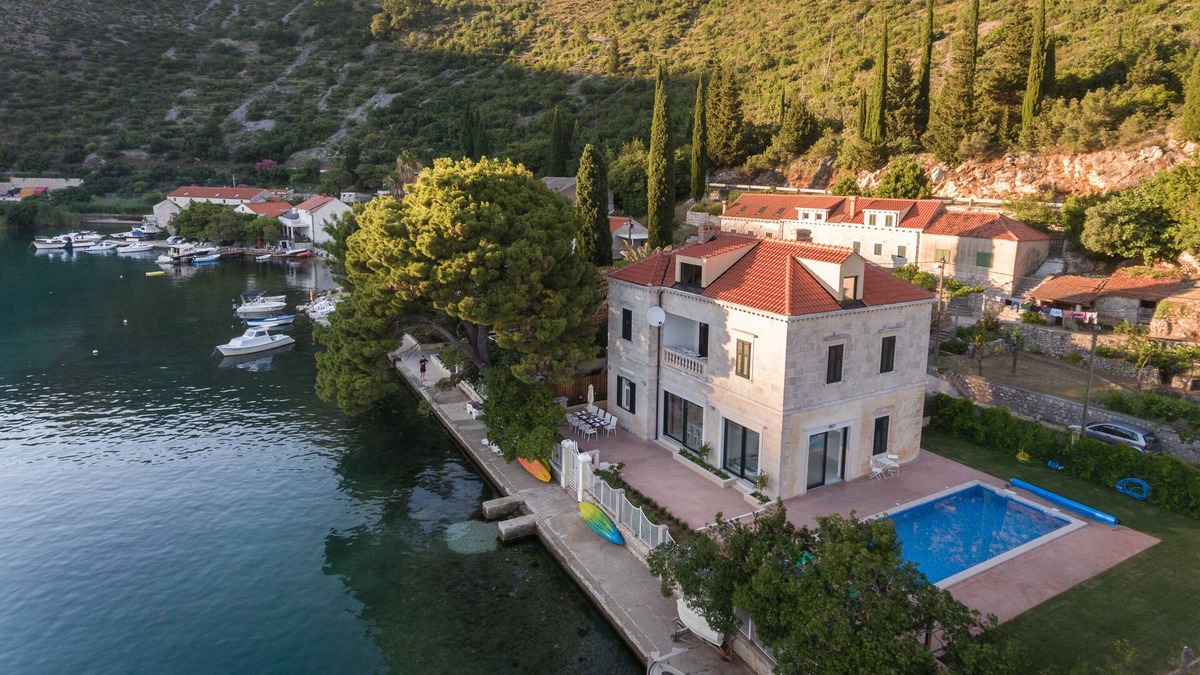 Zaton Villa | Adriatic Escape: Luxury Villa Dubravka