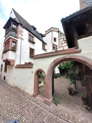 Riquewihr Bed & Breakfast | ADRIHOF à Riquewihr, Cour de l'Abbaye d'Autrey