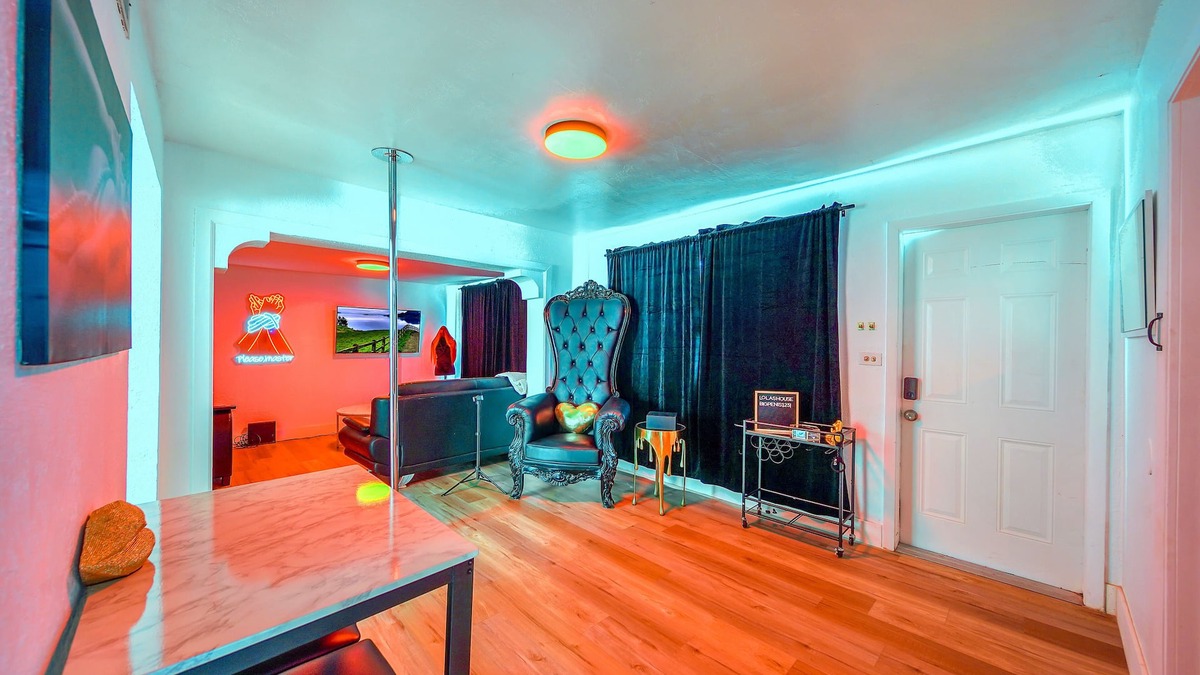 Hollywood House | Adult Themed Erotic stay at Lola's House
