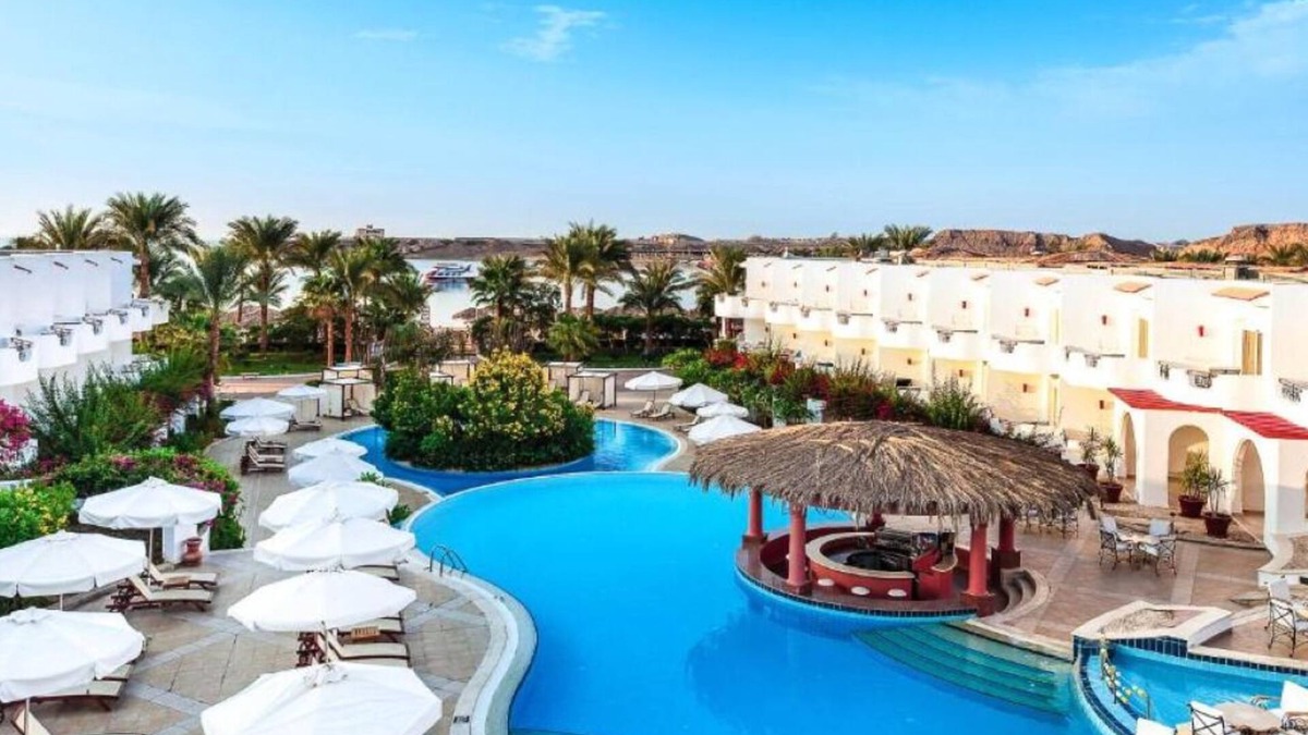 Ras Umm Sid House | Adults-Only Resort with 3 Pools, Tennis, Spa & Nearby Diving Spots l 3 Rooms