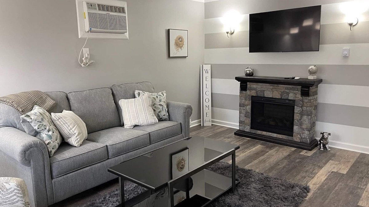Holly Apartment | Adventure Acres- Suite C1