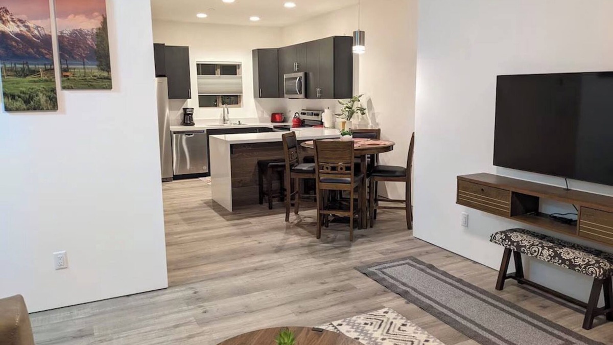 Victor Condo | Adventure Basecamp: Newly Built Retreat steps from Downtown Victor