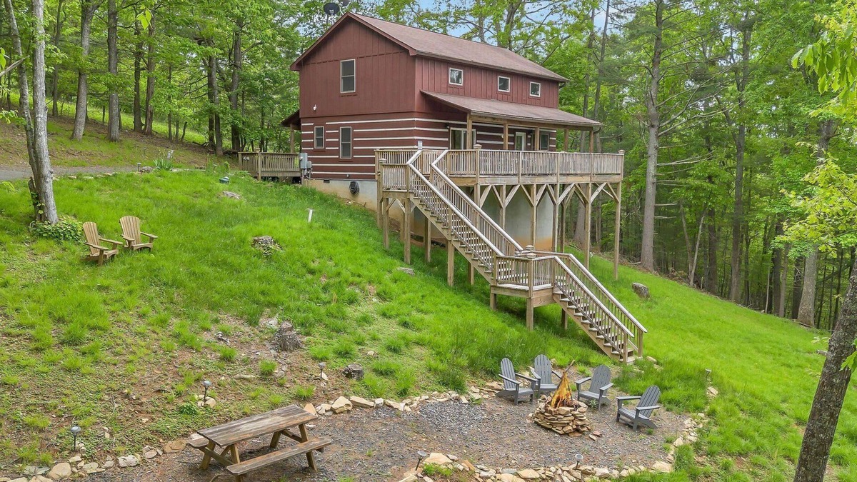Jefferson Cabin | Adventure Cabin! Fire Pit, State Park, Fishing, Mtn Views, Hot Tub, WiFi