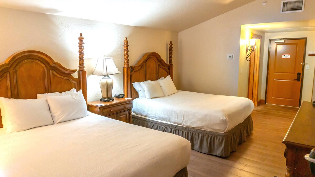 Midway Villa | Adventure Hub~Backcountry Ski|Snowmobile|Scuba Diving Villa 3048