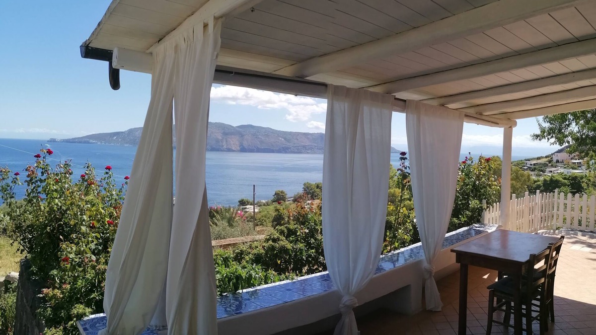 Santa Marina Salina House | Aeolian cottage sea view