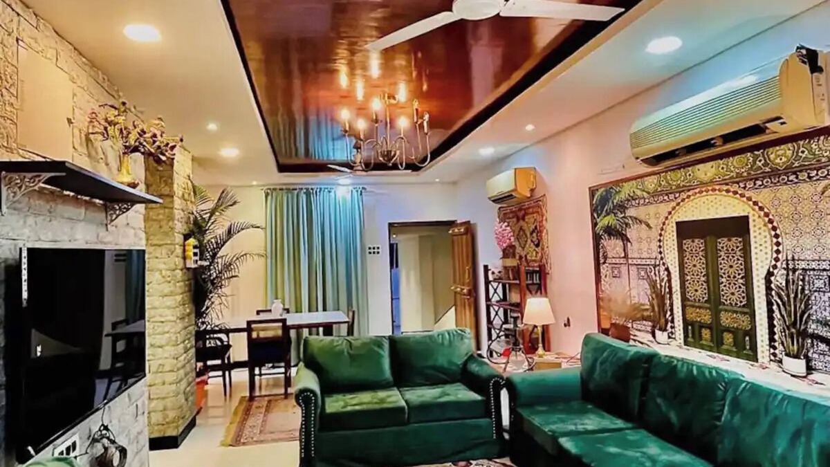 Banjara Hills Apartment | Aesthetic 2B apt in Banjara Hills, done up in a comfy eclectic and antique style