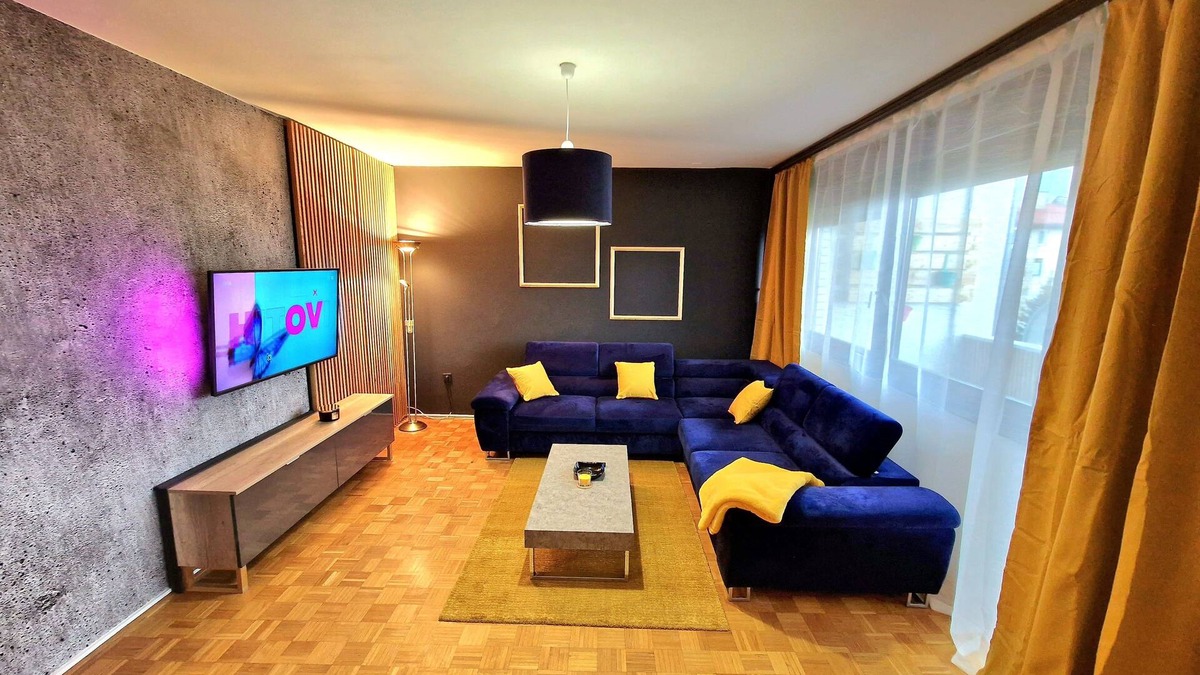 Koprivnica Apartment | Aesthetically decorated large apartment with a large balcony and two bedrooms