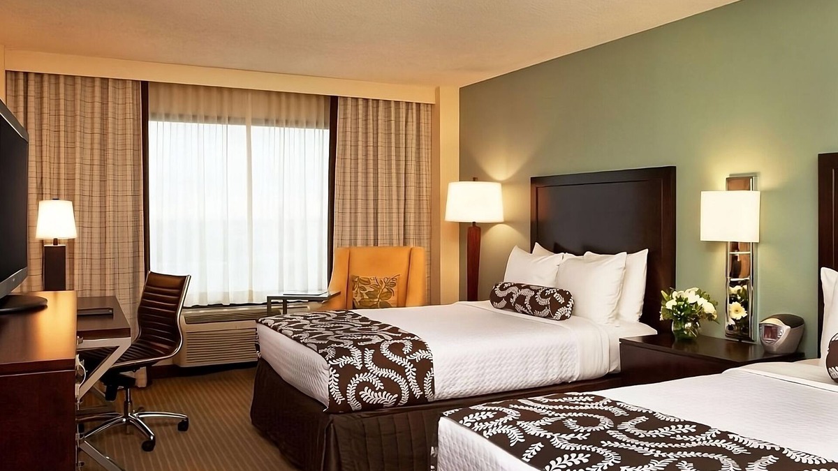 Eagan Park Hotel | Affordability Meets Comfort! 2 Units, Outdoor Pool, Pet-Friendly, Parking