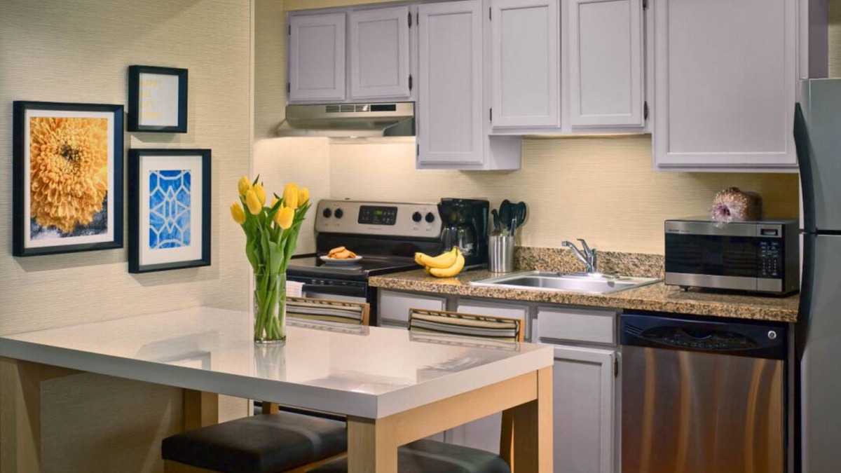 Blue Ash Apartment | Affordability Meets Comfort! Pets Are Welcome, Free Breakfast!