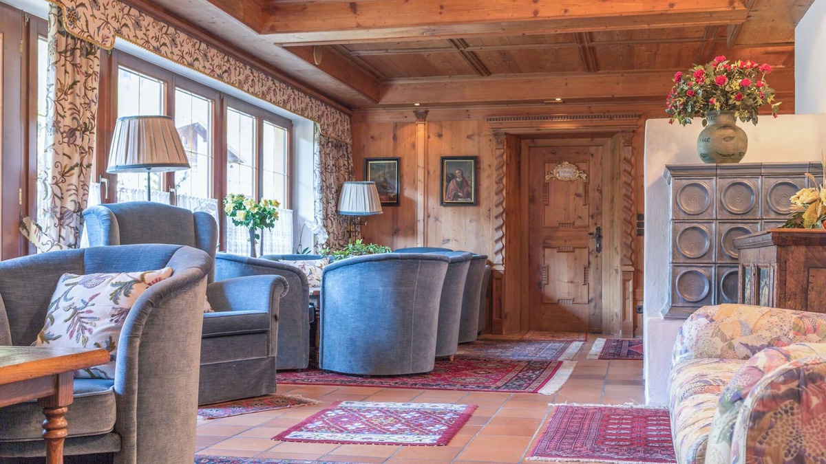 Zell am Ziller Apartment | Affordable 6-bed apartment centrally located in Zell am Ziller - 5 minutes to the gondolas!
