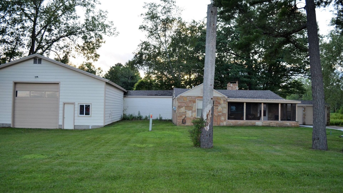 Oscoda House | Affordable, clean, and spacious