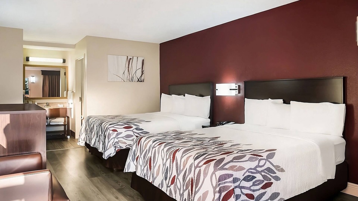 Tupelo Hotel | Affordable Comfort! Close to Tupelo Regional Airport, FREE Parking, Breakfast!