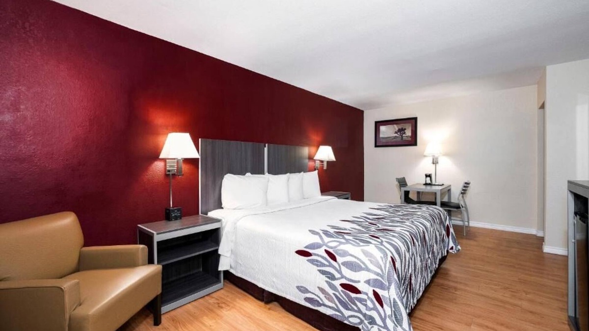 FM 1960 Hotel | Affordable Comfort Perfectly Positioned for Highway Travelers and Tourists
